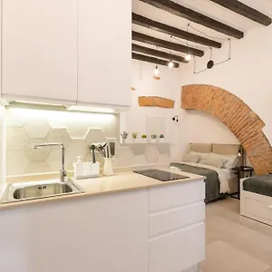 apt-bricks-beams-studio-in-the-key-area-of.it-lombardy.com/